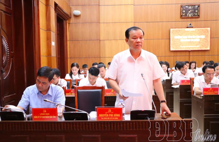 Lãnh đạo Sở Tài chính báo cáo các nội dung tại buổi làm việc.