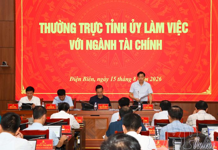 Đồng chí Lê Văn Lương, Phó Bí thư Tỉnh ủy, Chủ tịch UBND tỉnh phát biểu tại buổi làm việc.