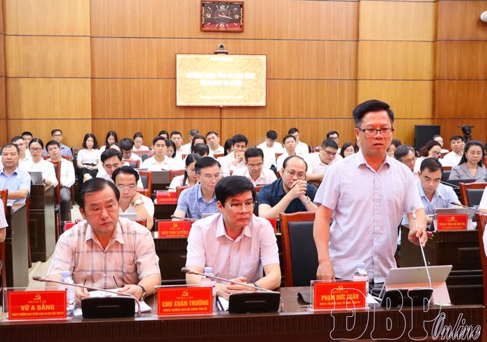 Đồng chí Phạm Đức Toàn, Ủy viên Ban Thường vụ, Trưởng ban Tổ chức Tỉnh ủy tham gia ý kiến tại buổi làm việc.