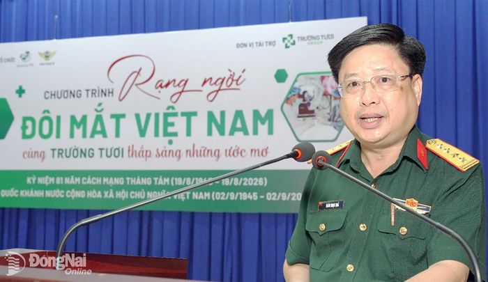 Đại tá Đoàn Ngọc Quả, Phó Tư lệnh Binh đoàn 16 phát biểu tại buổi khai mạc phẫu thuật mắt.