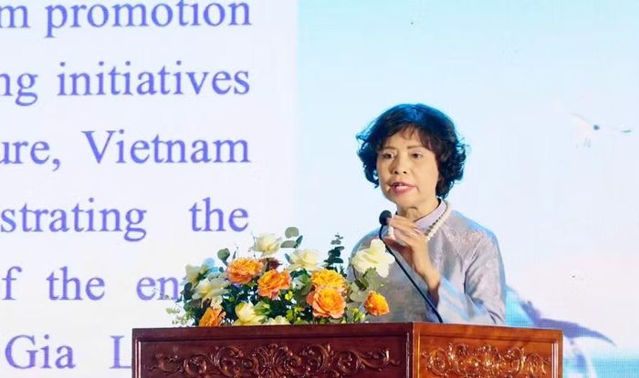  Bà Cao Thị Ngọc Lan - Phó Chủ tịch Thường trực Hiệp hội Du lịch Việt Nam thông tin về kết quả đạt được của ngành du lịch trong năm 2025. Ảnh: Dương Linh 