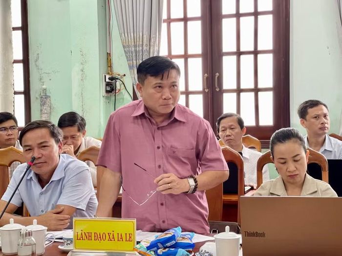  Lãnh đạo xã Ia Le phát biểu tại buổi làm việc. Ảnh: Vũ Thảo 