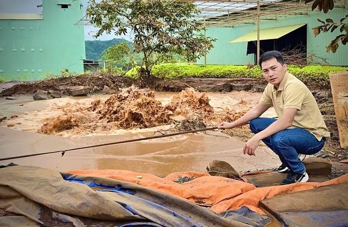  Cơ quan chuyên môn đề nghị khoanh vùng an toàn bán kính tối thiểu 30-50 m quanh lỗ khoan, cắm biển cảnh báo, dựng rào chắn và không để người dân, trẻ em, người già và vật nuôi tiếp cận. Ảnh: M.P 