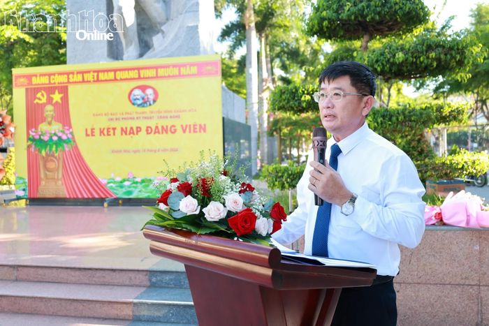 Ông Lê Hoàng Triều phát biểu tại lễ kết nạp đảng viên.
