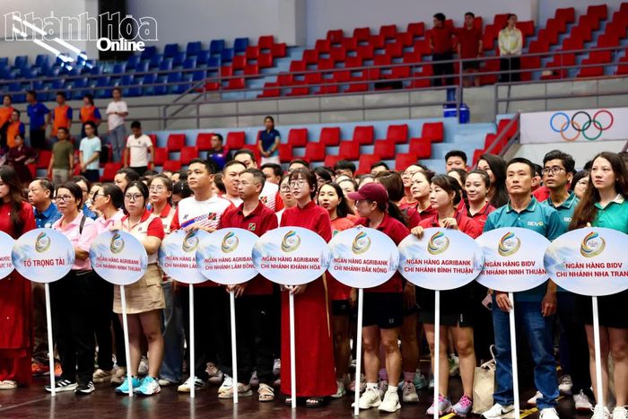 Các đoàn thể thao tham dự hội thao.