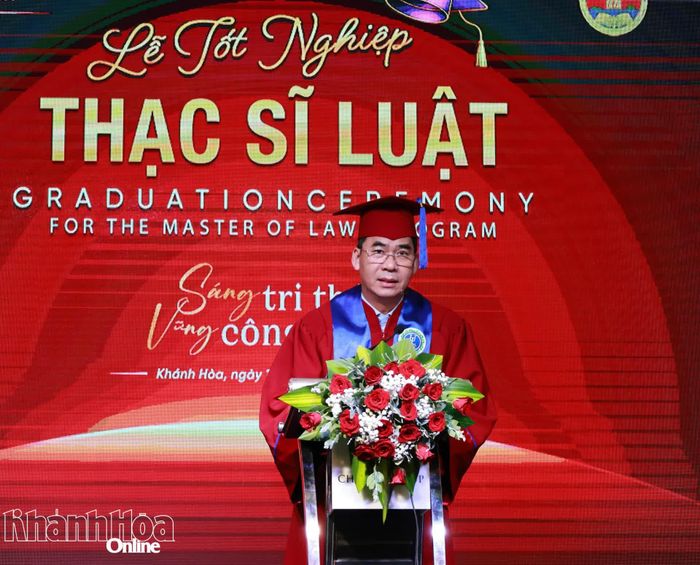 Tiến sĩ Lê Trường Sơn - Hiệu trưởng Trường Đại học Luật TP. Hồ Chí Minh phát biểu tại lễ tốt nghiệp.