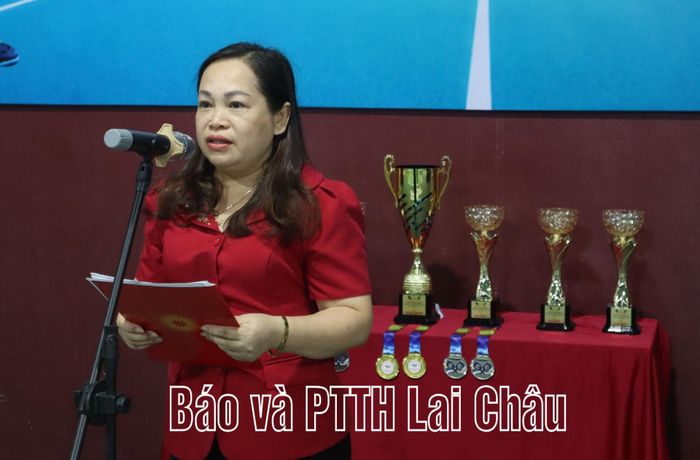 Đồng chí Vũ Thị Thu Hương - Phó Giám đốc Báo và Phát thanh, Truyền hình Lai Châu, Phó Trưởng Ban Tổ chức giải phát biểu khai mạc.
