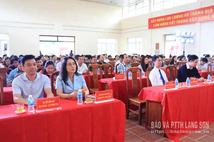 Các đại biểu dự chương trình khai mạc