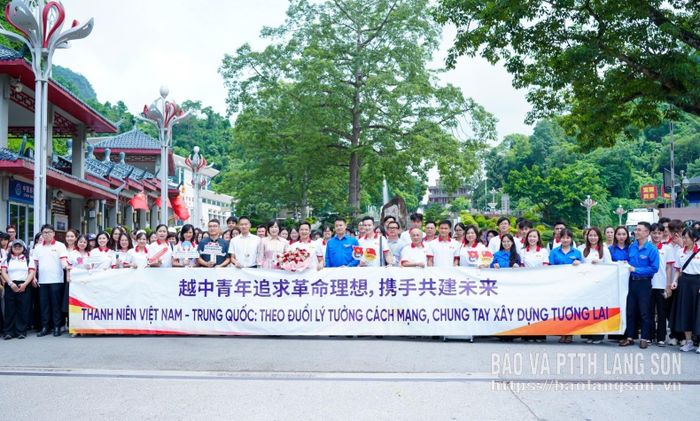 Đoàn đại biểu hai nước chụp ảnh lưu niệm