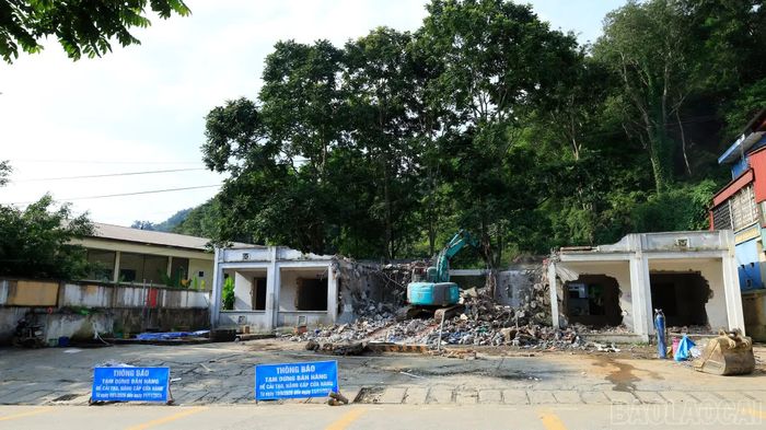 Cửa hàng xăng dầu số 70 thuộc Công ty TNHH một thành viên Xăng dầu Lào Cai đang trong quá trình cải tạo, nâng cấp.