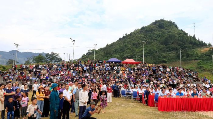Lễ hội thu hút đông đảo người dân và du khách.