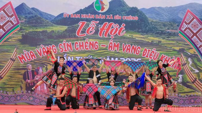 Chương trình nghệ thuật mang đậm bản sắc văn hóa các dân tộc vùng cao Sín Chéng.