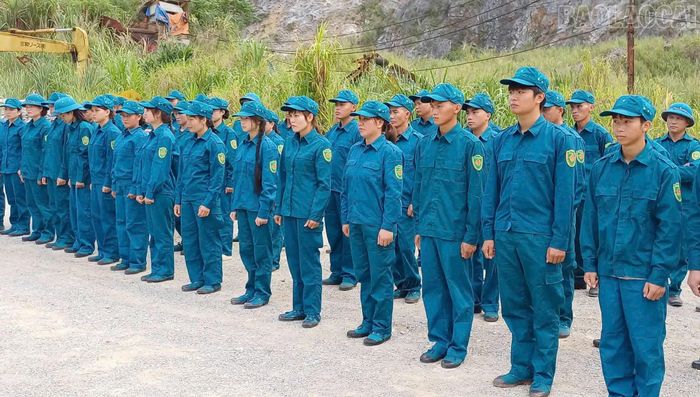 Các chiến sĩ dân quân rèn luyện kỹ thuật, chiến thuật, nâng cao khả năng thực hiện nhiệm vụ trong điều kiện thực tế.