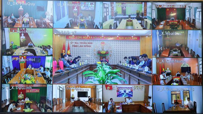 Cuộc họp được kết nối trực tuyến đến điểm cầu các địa phương, đơn vị