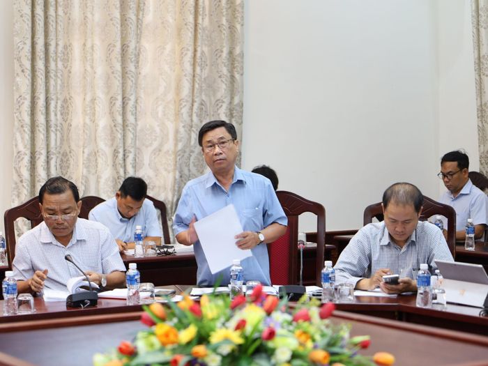 Phó Giám đốc phụ trách Chi nhánh Trung tâm Phát triển quỹ đất số 1 Cao Xuân Thành báo cáo tình hình đo đạc, kiểm kê, xét tính pháp lý diện tích đất thuộc diện thu hồi để phục vụ dự án