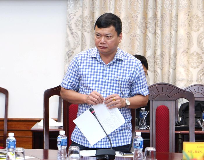 Phó Chánh Văn phòng UBND tỉnh Nguyễn Ngọc Nam báo cáo tiến độ Dự án Khu công nghiệp Sơn Mỹ 1 và Khu công nghiệp Sơn Mỹ 2 giai đoạn 1 trên địa bàn xã Sơn Mỹ