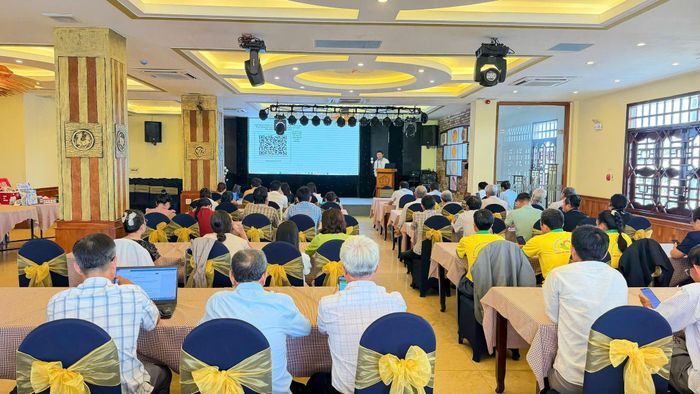 Lãnh đạo Liên minh HTX tỉnh đang phổ biến các nội dung đến các học viên