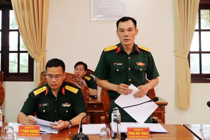 Thượng tá Phan Huy Hùng, Trung đoàn trưởng Trung đoàn Bộ binh 40 báo cáo