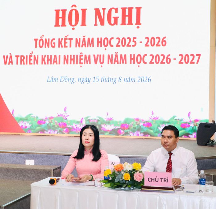Chủ trì hội nghị