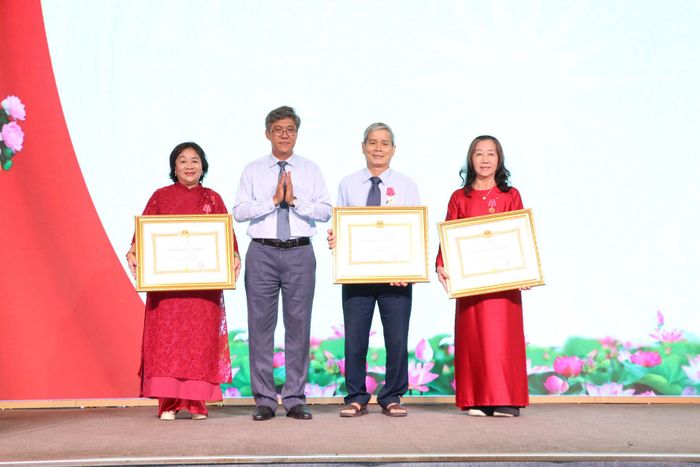 Các cá nhân được tặng Huân chương Lao động
