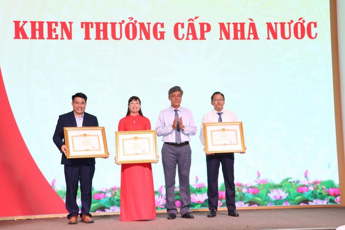 Các tập thể, cá nhân được nhận Bằng khen của Thủ tướng Chính phủ