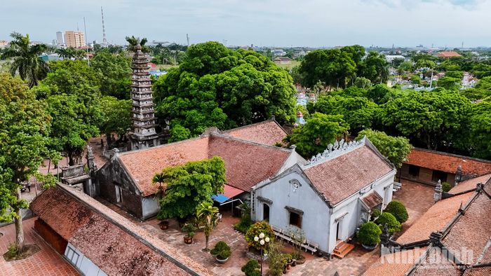 Toàn cảnh không gian của chùa Phổ Minh (phường Nam Định).