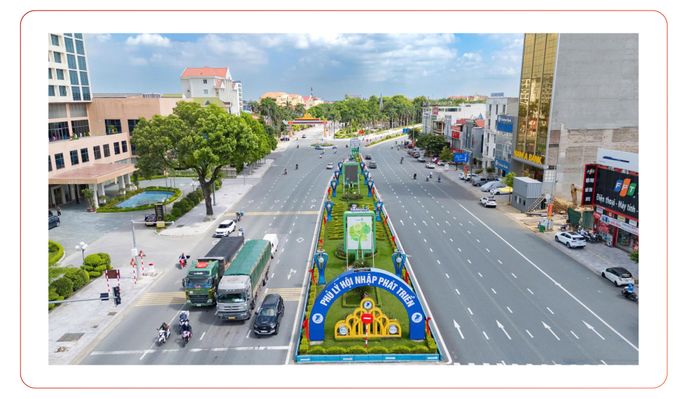 Phủ Lý, đô thị cửa ngõ phía Bắc Ninh Bình mang dáng dấp của một đô thị năng động, với các tuyến đường rộng mở và hoạt động thương mại nhộn nhịp. Ảnh Ngọc Linh