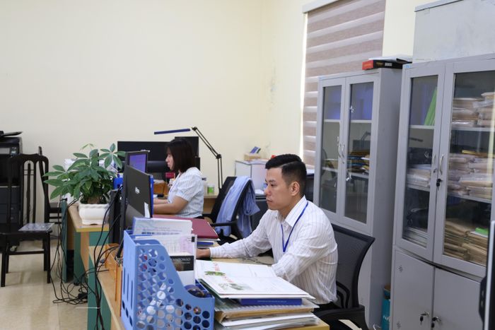 Công chức Văn phòng Sở Khoa học và Công nghệ tỉnh đẩy mạnh ứng dụng công nghệ số trong thực hiện nhiệm vụ chuyên môn.