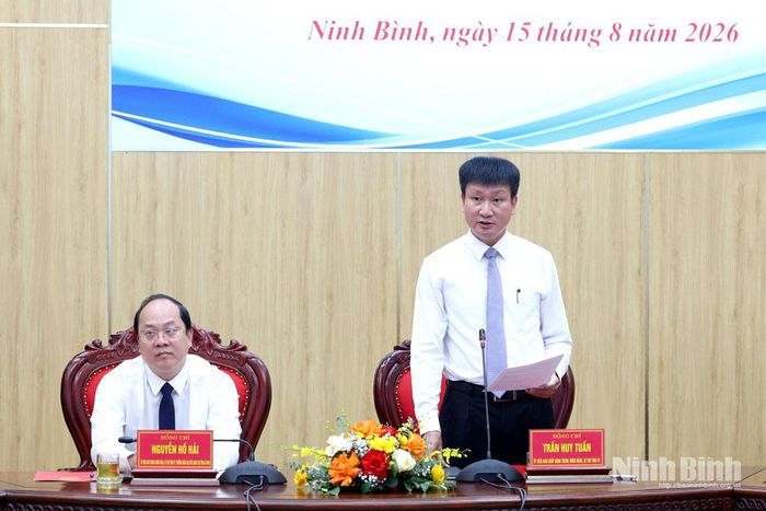 Đồng chí Trần Huy Tuấn, Ủy viên Trung ương Đảng, Bí thư Tỉnh ủy phát biểu tại hội nghị.