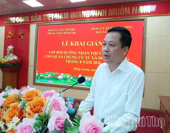 Lãnh đạo Đảng ủy xã Đồng Lương phát biểu chỉ đạo tại lớp bồi dưỡng.