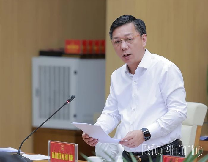 Lãnh đạo Bảo hiểm xã hội tỉnh báo cáo tại buổi làm việc.