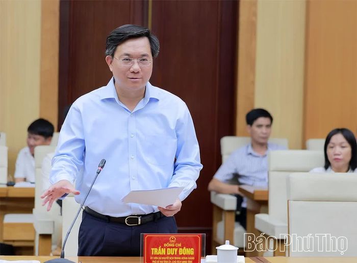 Chủ tịch UBND tỉnh Trần Duy Đông phát biểu, nhấn mạnh một số nội dung quan trọng.