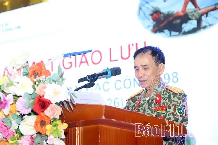 Cựu chiến binh Nguyễn Ngọc Dậu - Chủ tịch Ban liên lạc Đoàn Đặc công 198 khu vực Phú Thọ đọc diễn văn ôn lại chặng đường lịch sử vẻ vang của Binh chủng Đặc công, trong đó có Đoàn Đặc công 198.
