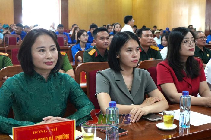 Các đại biểu tham dự tại buổi lễ.