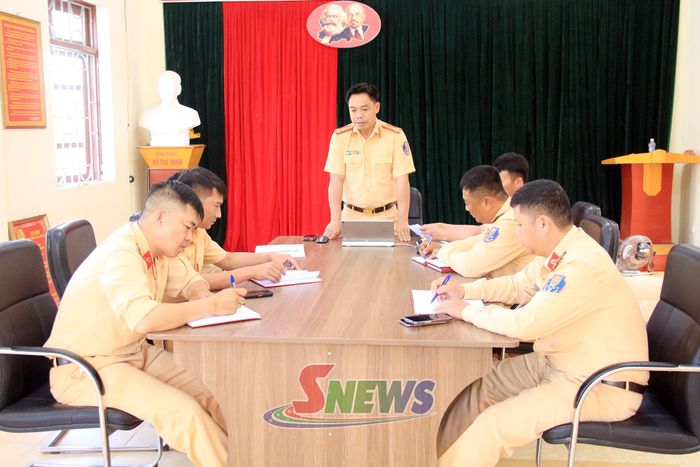 Đội Cảnh sát giao thông đường thủy họp triển khai nhiệm vụ.