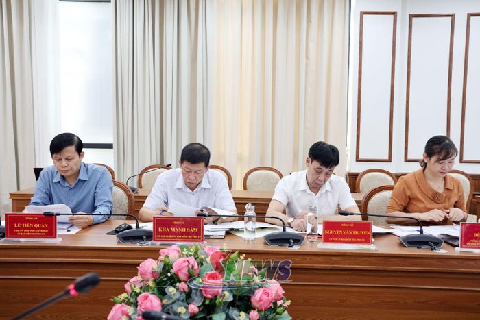 Các đại biểu dự kỳ họp.