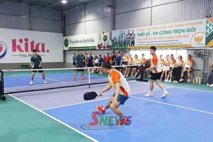 Một trận thi đấu Pickleball tại ngày hội thể thao.