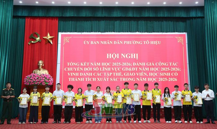 Vinh danh học sinh đạt giải nhất trong kỳ thi học sinh giỏi cấp tỉnh năm học 2025-2026.