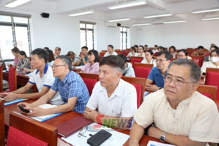 Đại diện các doanh nghiệp, hợp tác xã và hộ kinh doanh dự tập huấn.