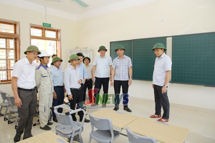 Đoàn công tác kiểm tra cơ sở vật chất tại Trường Phổ thông nội trú liên cấp TH - THCS Mường Hung.