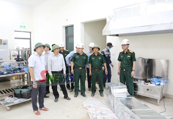 Đoàn công tác kiểm tra tiến độ thi công tại Trường Phổ thông nội trú liên cấp TH - THCS Mường Lèo.