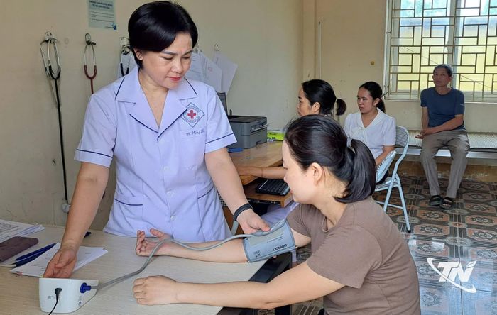 Thời gian qua, các trạm y tế tuyến xã trên địa bàn tỉnh từng bước nâng cao hiệu quả hoạt động, chú trọng chăm sóc sức khỏe ban đầu, chủ động phòng bệnh và quản lý sức khỏe người dân theo tinh thần Nghị quyết số 72-NQ/TW của Bộ Chính trị.