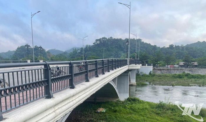 Cầu Đội Kỳ.