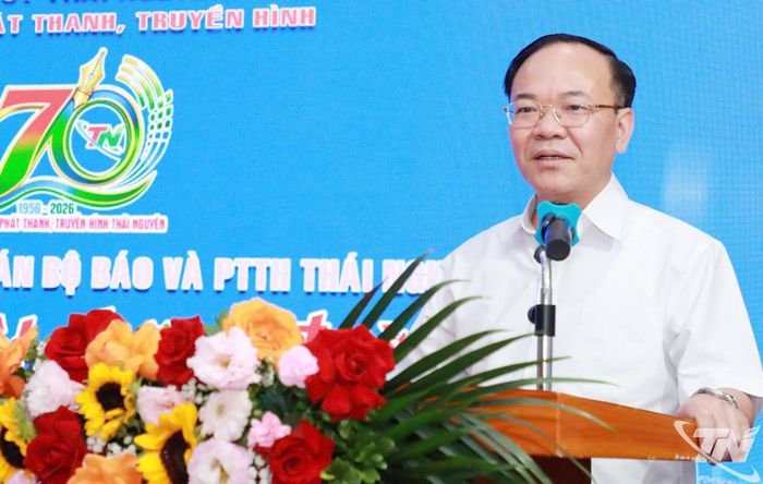 Đồng chí Đỗ Xuân Hòa, Giám đốc Báo và Phát thanh, Truyền hình Thái Nguyên, phát biểu tại buổi gặp mặt.