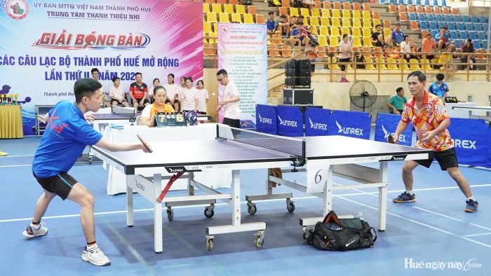 Các tay vợt thi đấu quyết liệt, cống hiến những pha bóng hấp dẫn tại giải đấu.