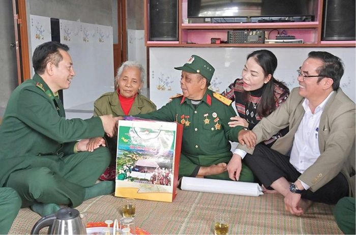 Dành tình cảm tri ân cho gia đình chính sách.
