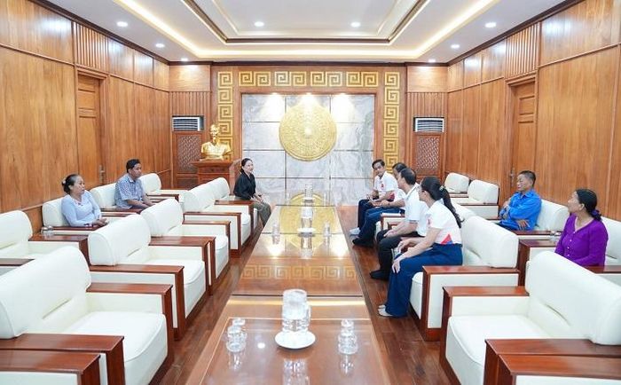 Đoàn công tác làm việc với đại diện lãnh đạo xã Đất Đỏ