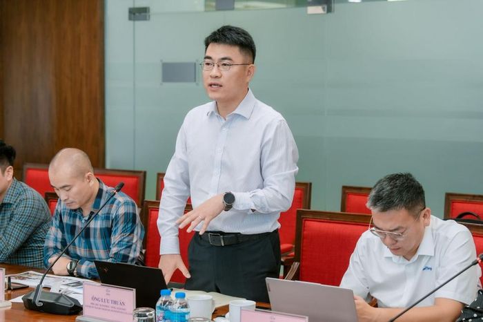  Đại diện Tập đoàn Tianjin Meiteng Technology giới thiệu giải pháp công nghệ tuyển than bằng tia X kết hợp trí tuệ nhân tạo