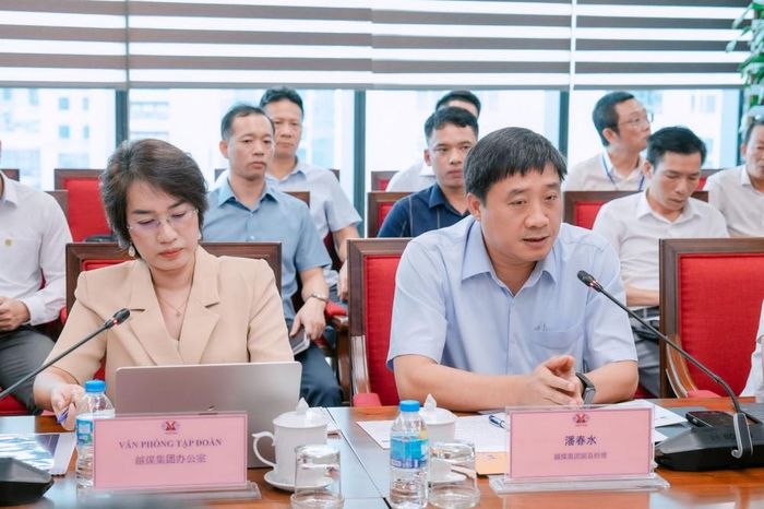 Phó Tổng giám đốc TKV Phan Xuân Thủy phát biểu khai mạc, định hướng các nội dung trọng tâm tại chương trình làm việc.
