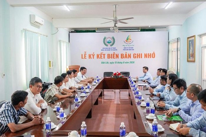 Tại buổi làm việc, hai bên trao đổi các nội dung hợp tác nghiên cứu, xây dựng mô hình, tập huấn và chuyển giao kỹ thuật tại Tây Nguyên